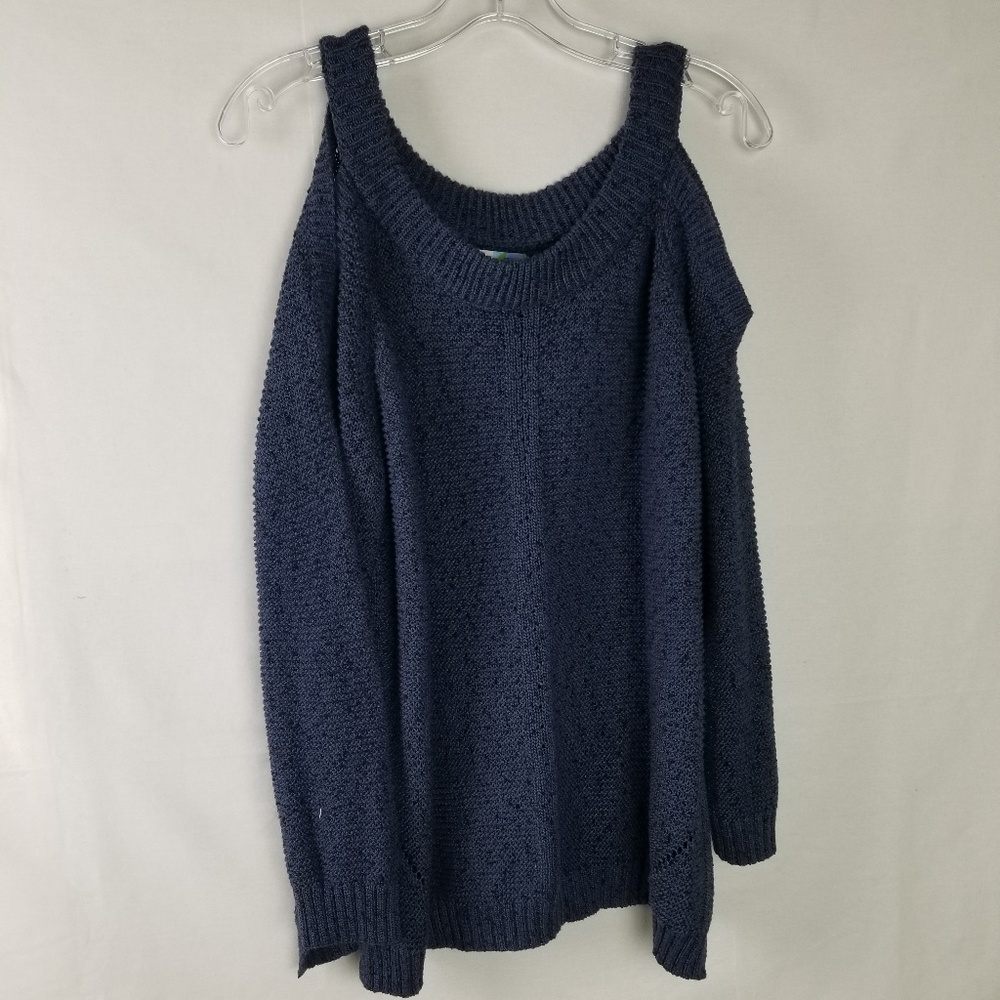 Navy blue swester shoulder cutouts.